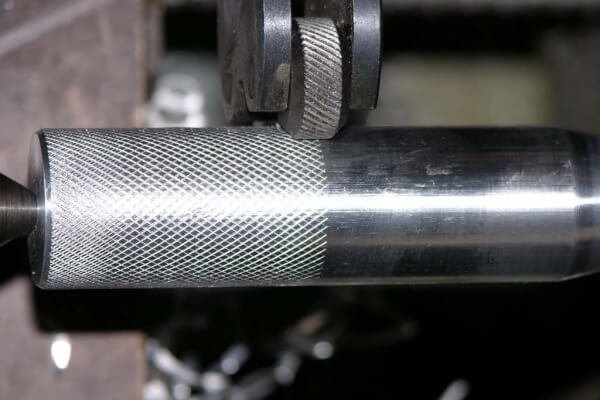 Knurling on a lathe